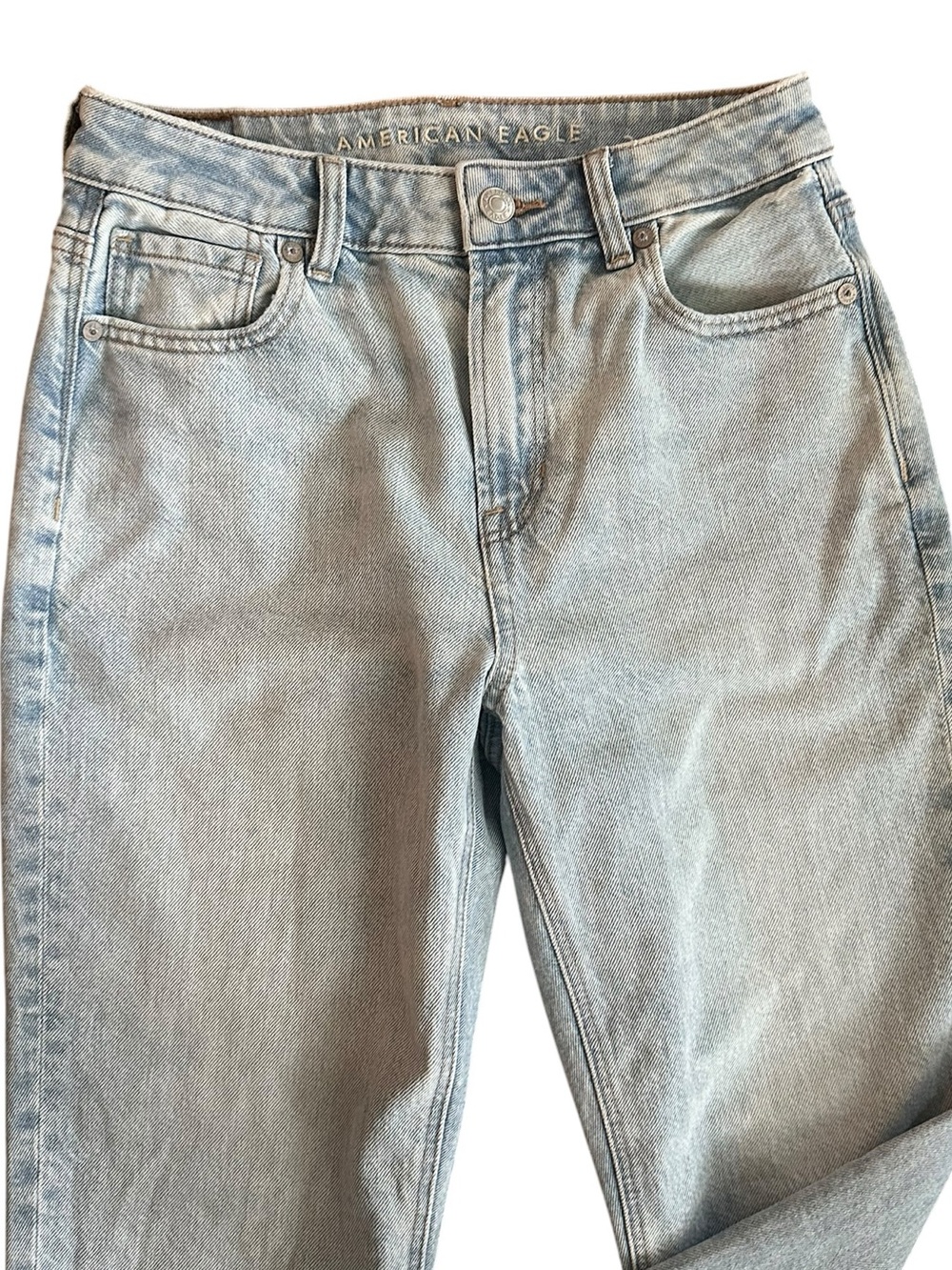 American Eagle Strigid light wash Mom Jeans size 2 regular - Picture 3 of 7